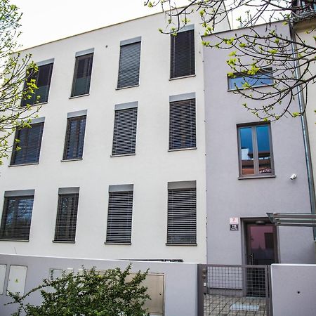 Black Field Apartment Brno Luaran gambar