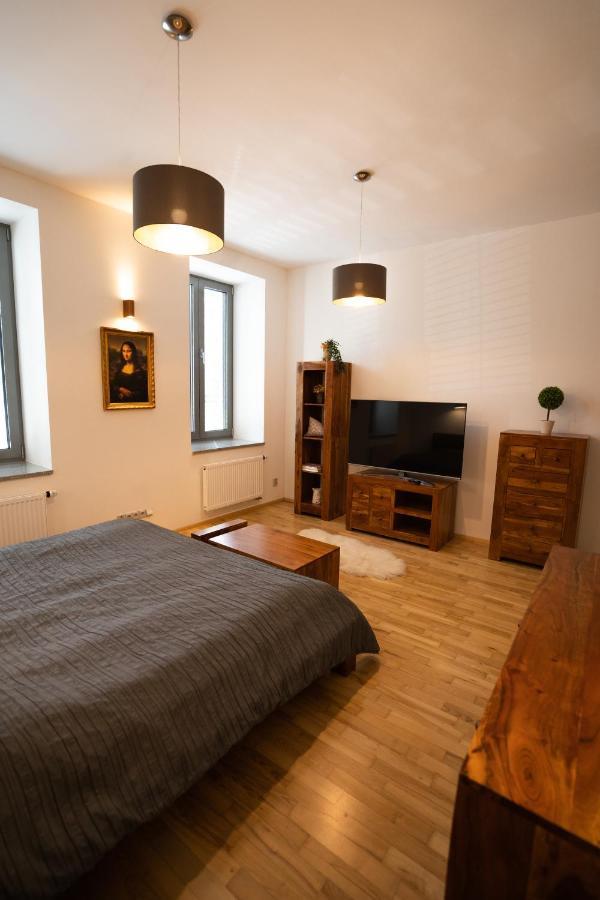 Black Field Apartment Brno Luaran gambar