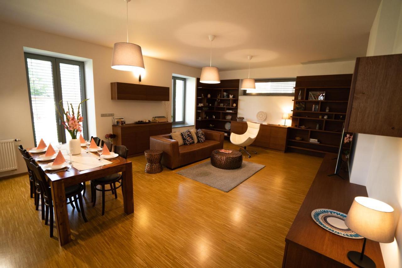 Black Field Apartment Brno Luaran gambar