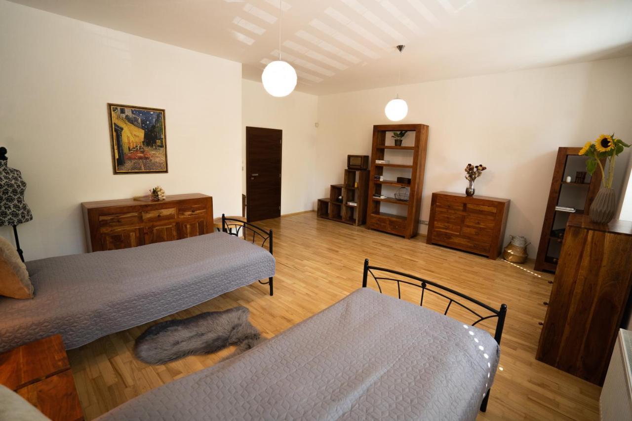 Black Field Apartment Brno Luaran gambar