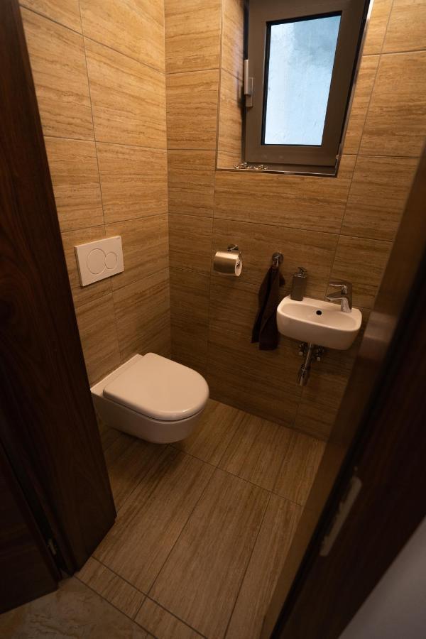 Black Field Apartment Brno Luaran gambar