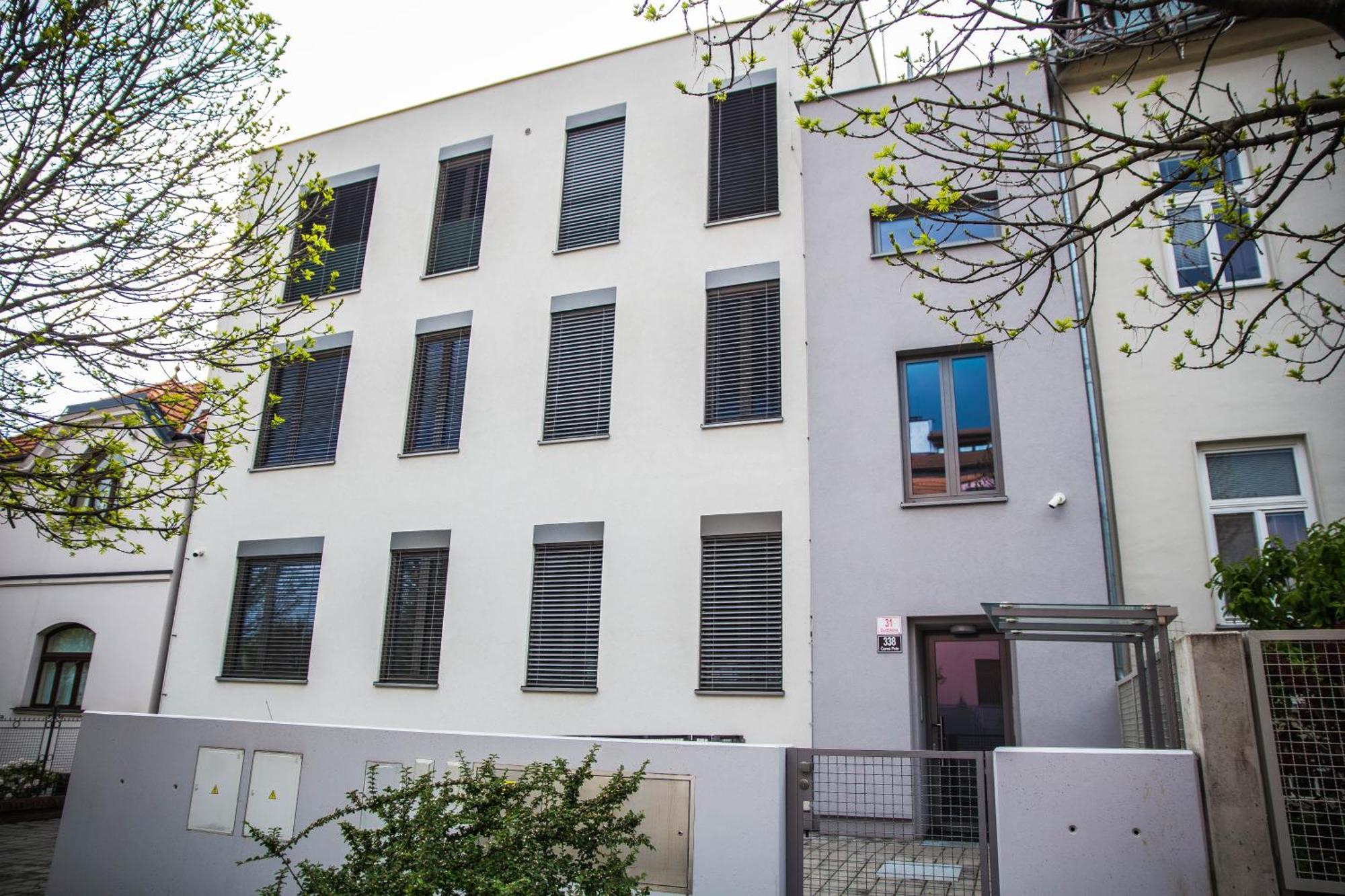 Black Field Apartment Brno Luaran gambar