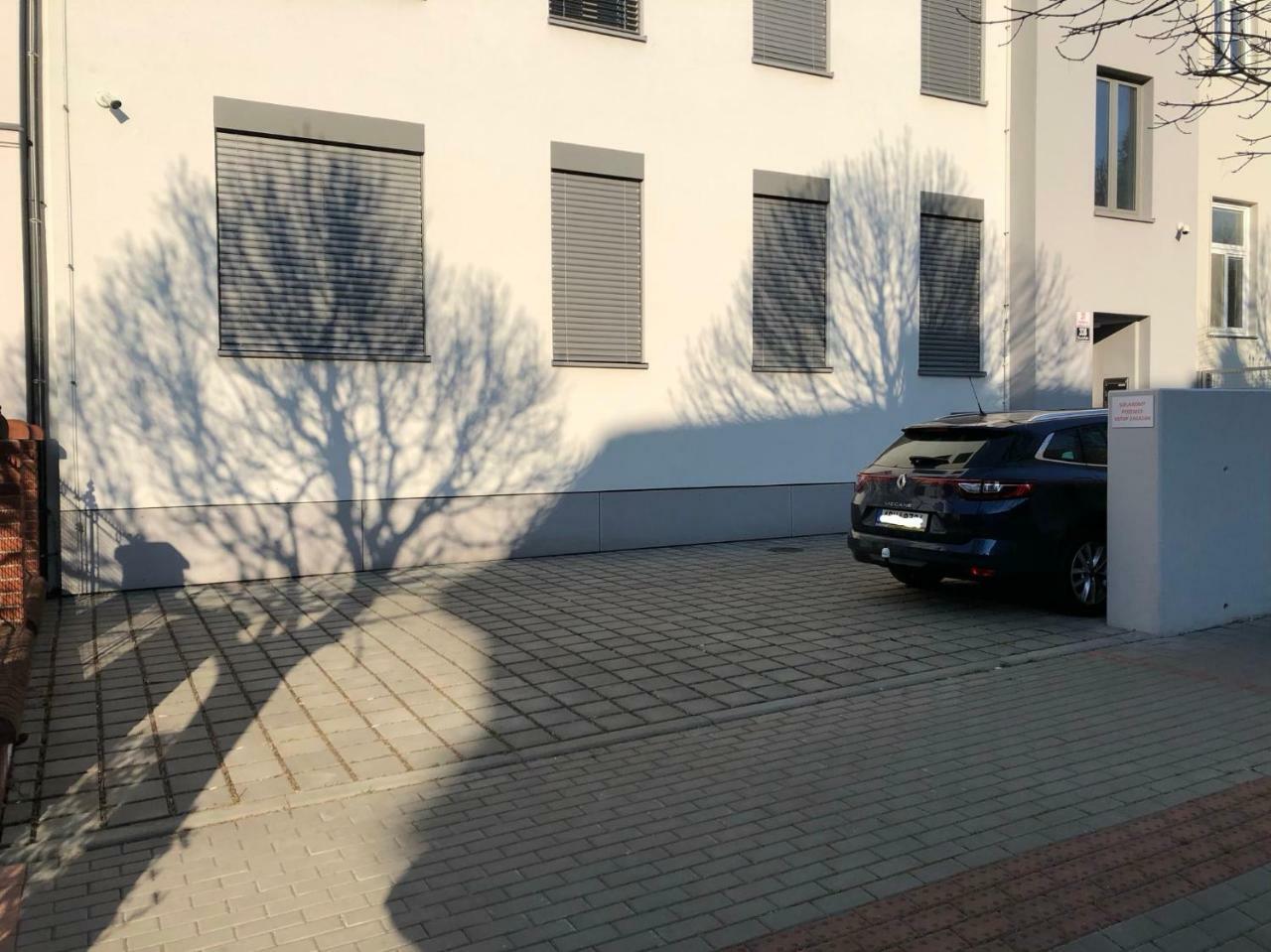 Black Field Apartment Brno Luaran gambar